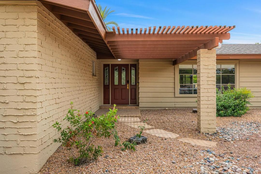 Real Estate Picture 3