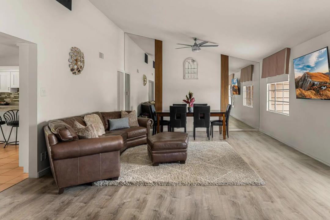 Real Estate Picture 4