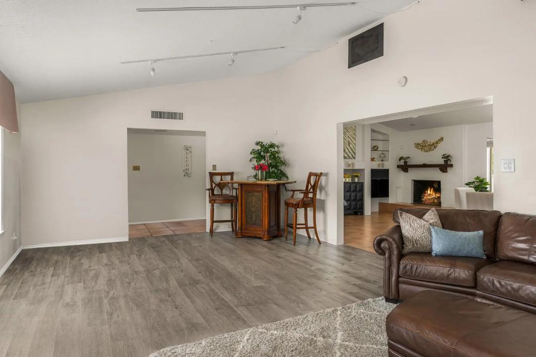 Real Estate Picture 5