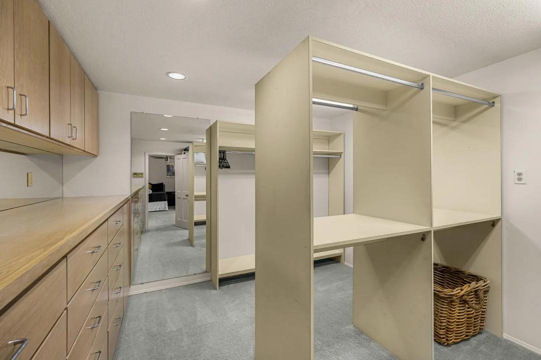 Real Estate Picture 12