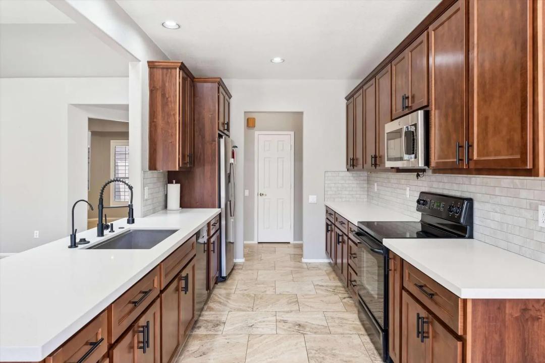 Real Estate Picture 3