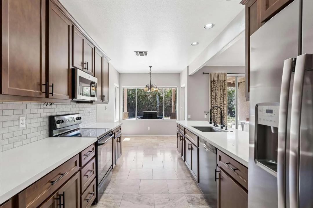 Real Estate Picture 6