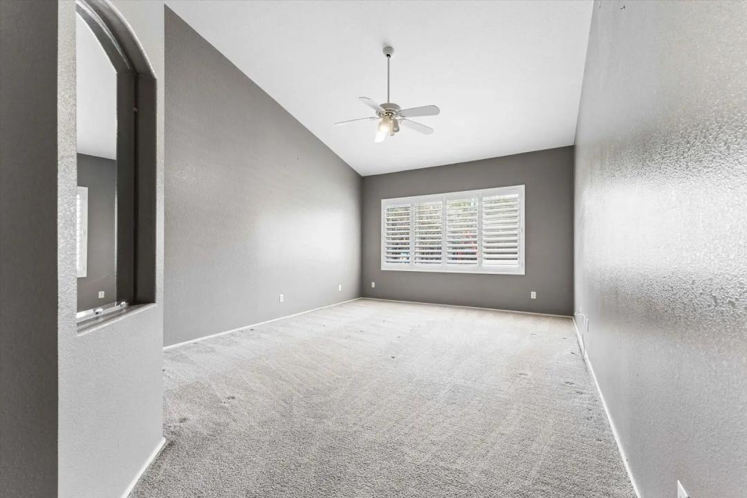 Real Estate Picture 8