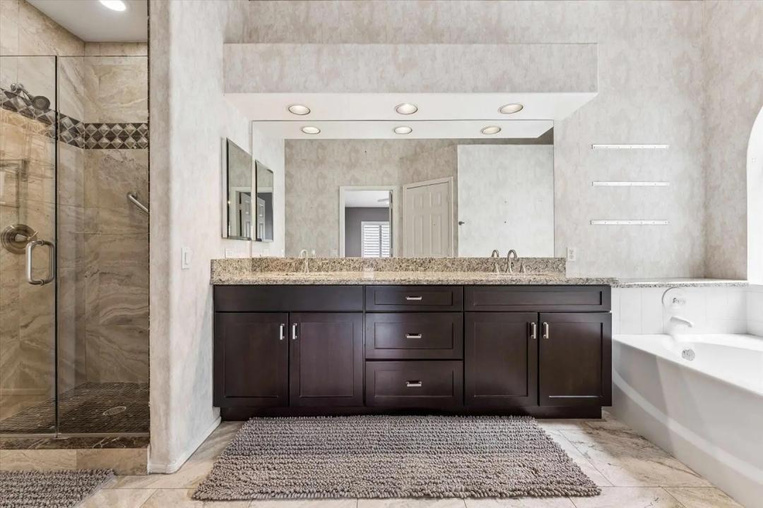 Real Estate Picture 9