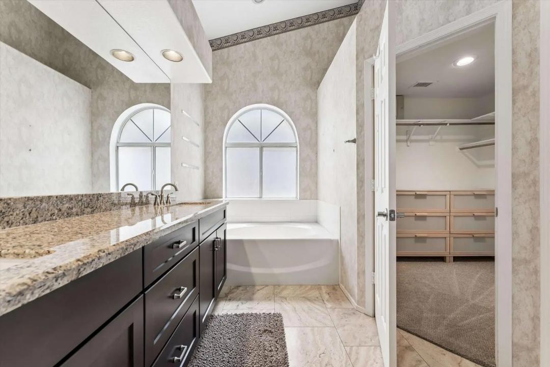 Real Estate Picture 10