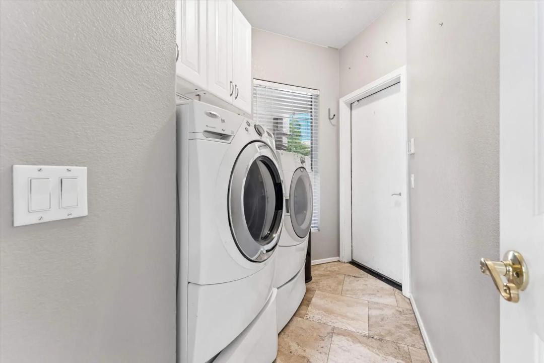 Real Estate Picture 14