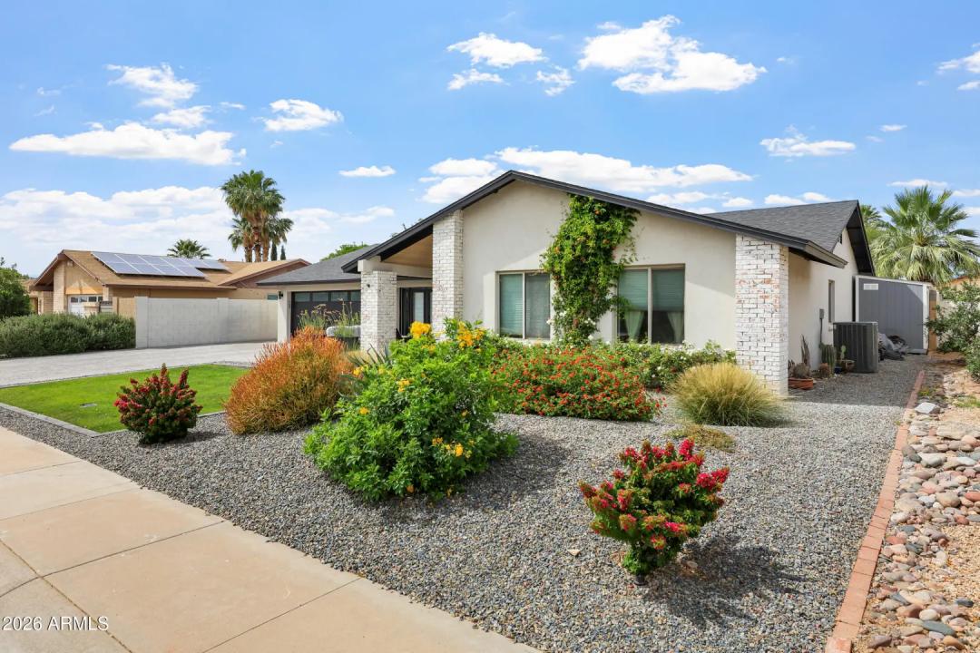 Real Estate Picture 3