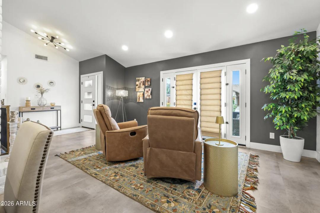 Real Estate Picture 7