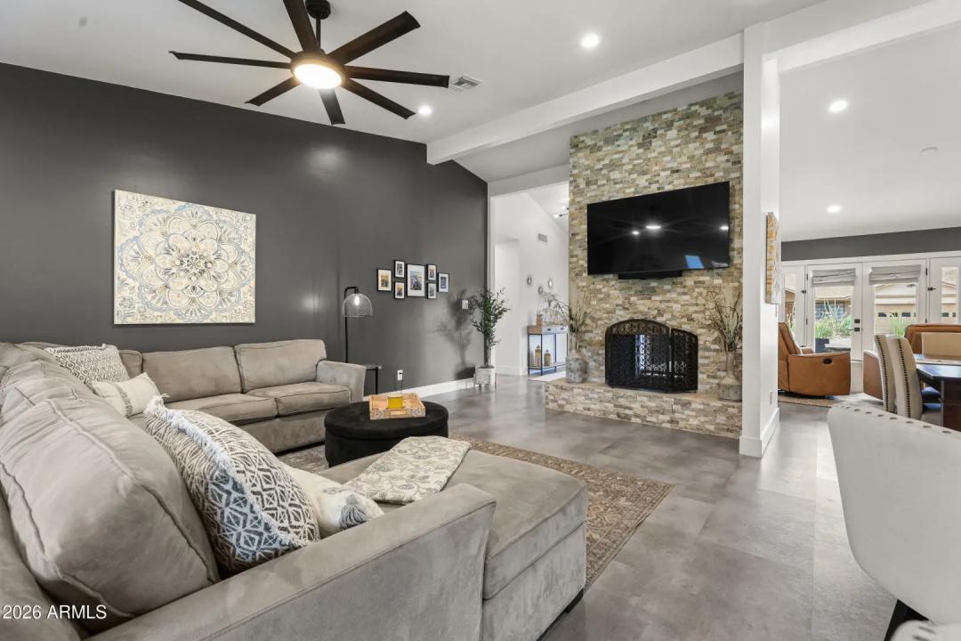 Real Estate Picture 8