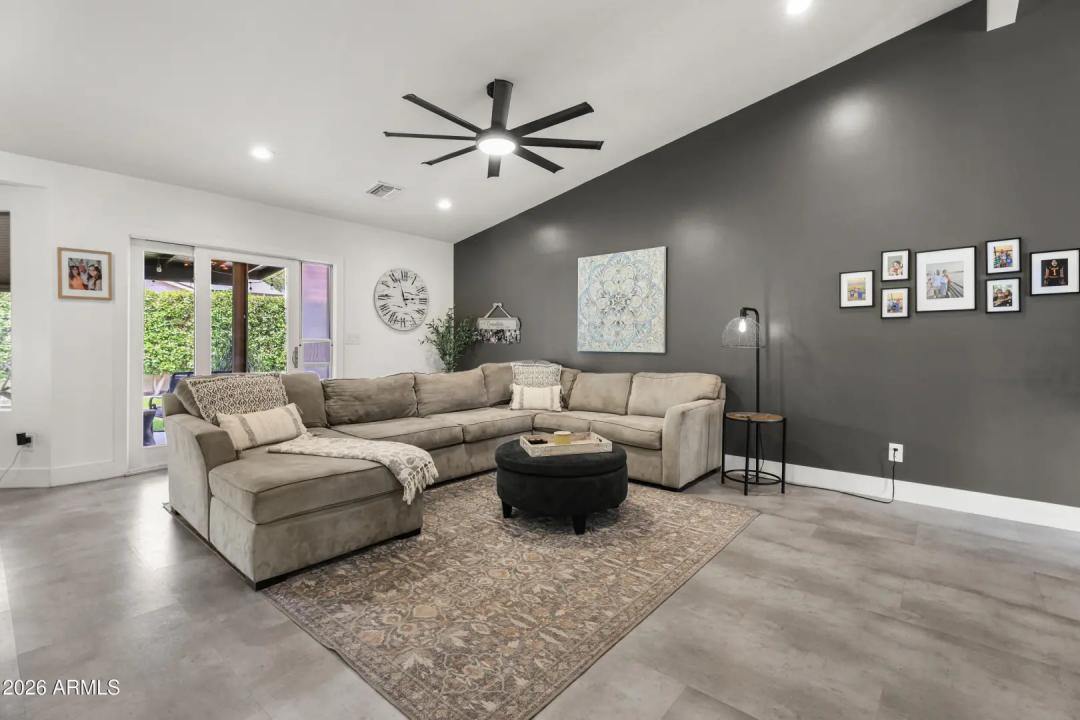 Real Estate Picture 9