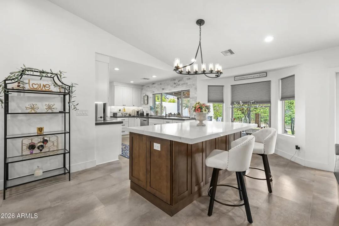 Real Estate Picture 14
