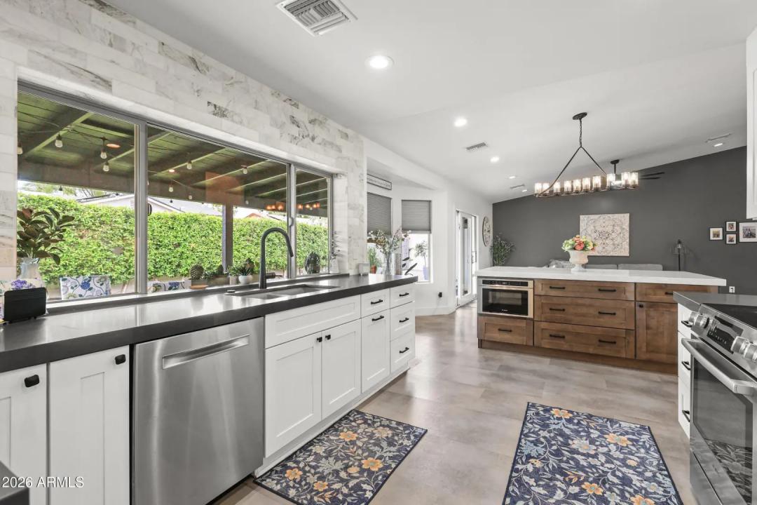 Real Estate Picture 13