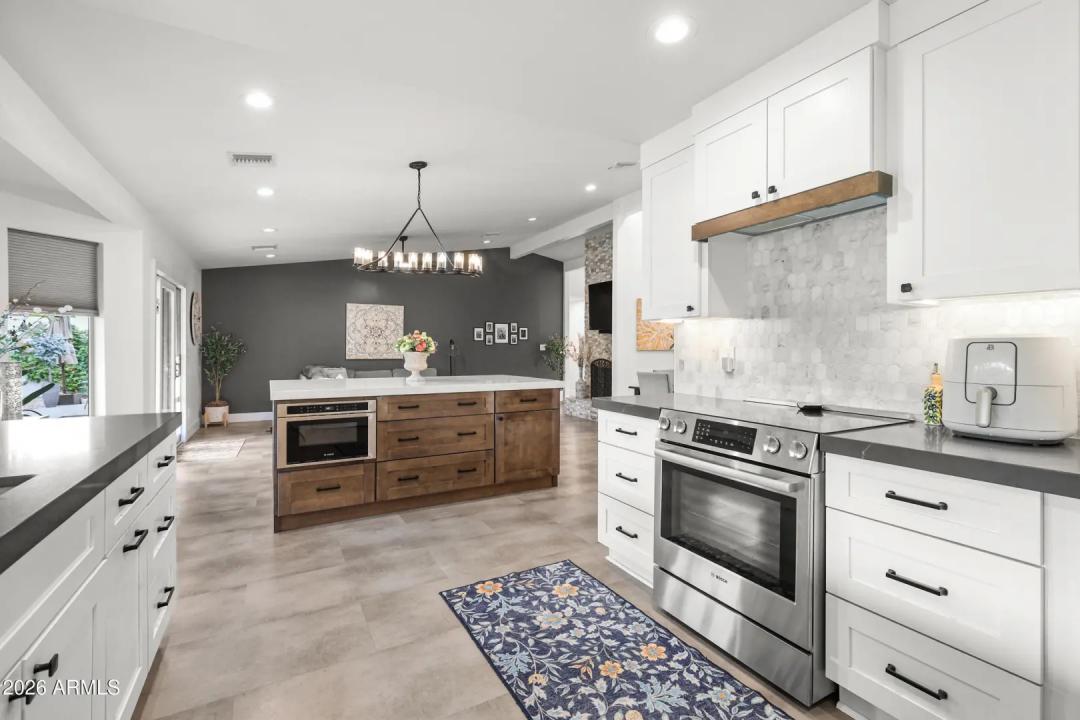 Real Estate Picture 10