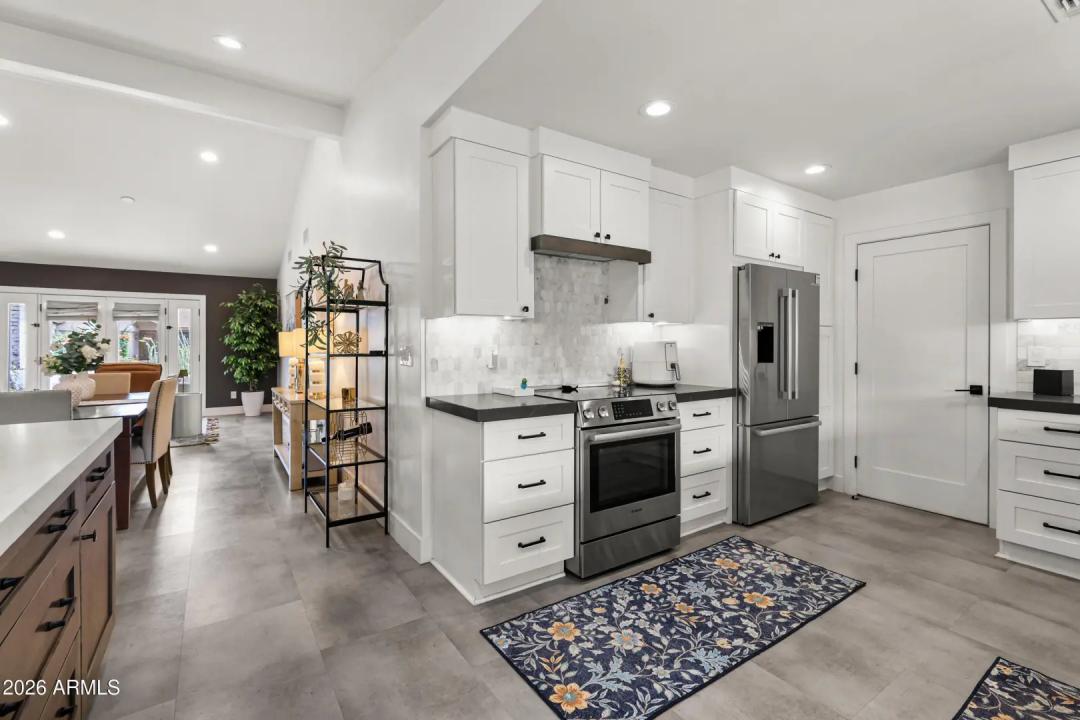 Real Estate Picture 12