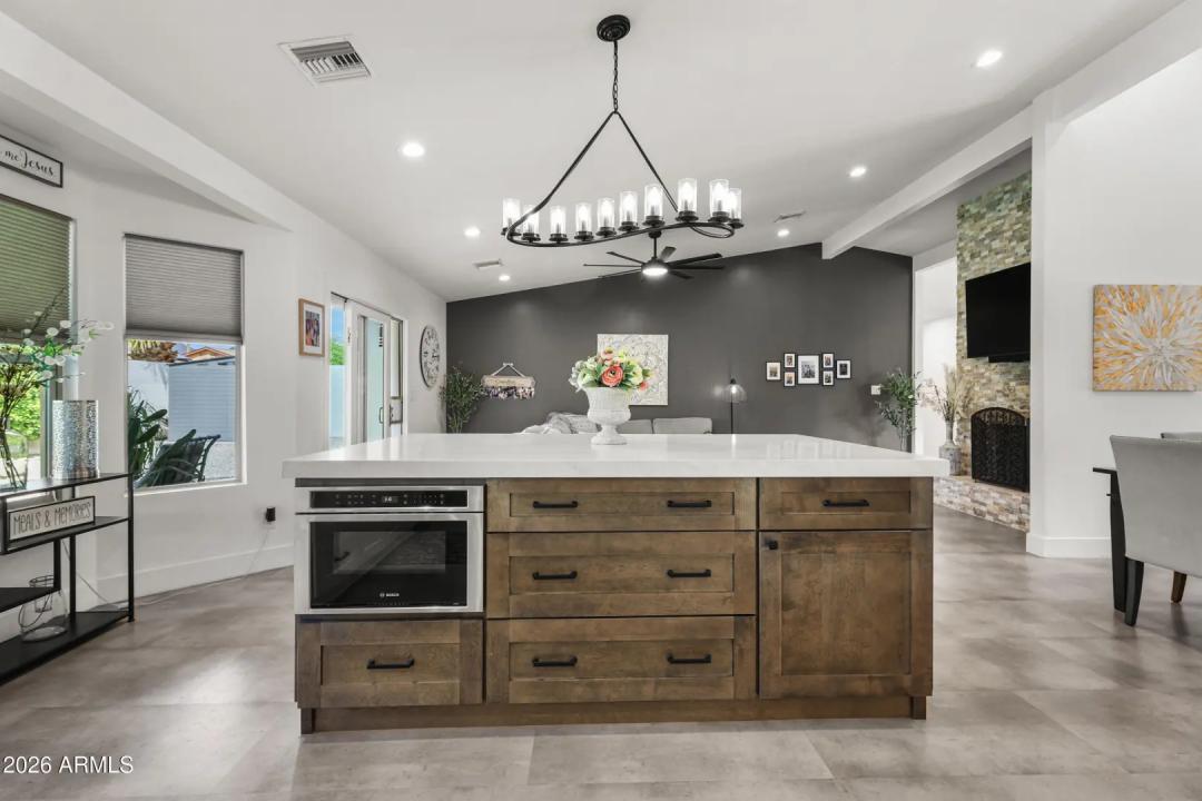 Real Estate Picture 18