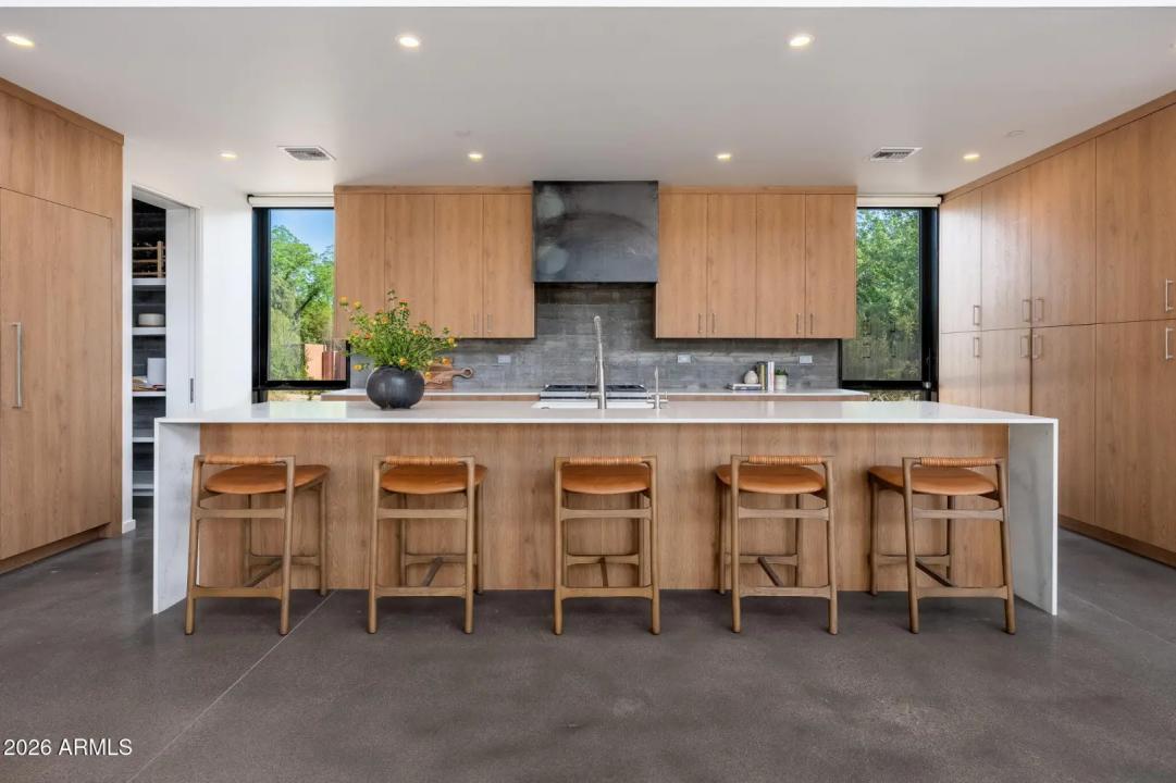 Real Estate Picture 6