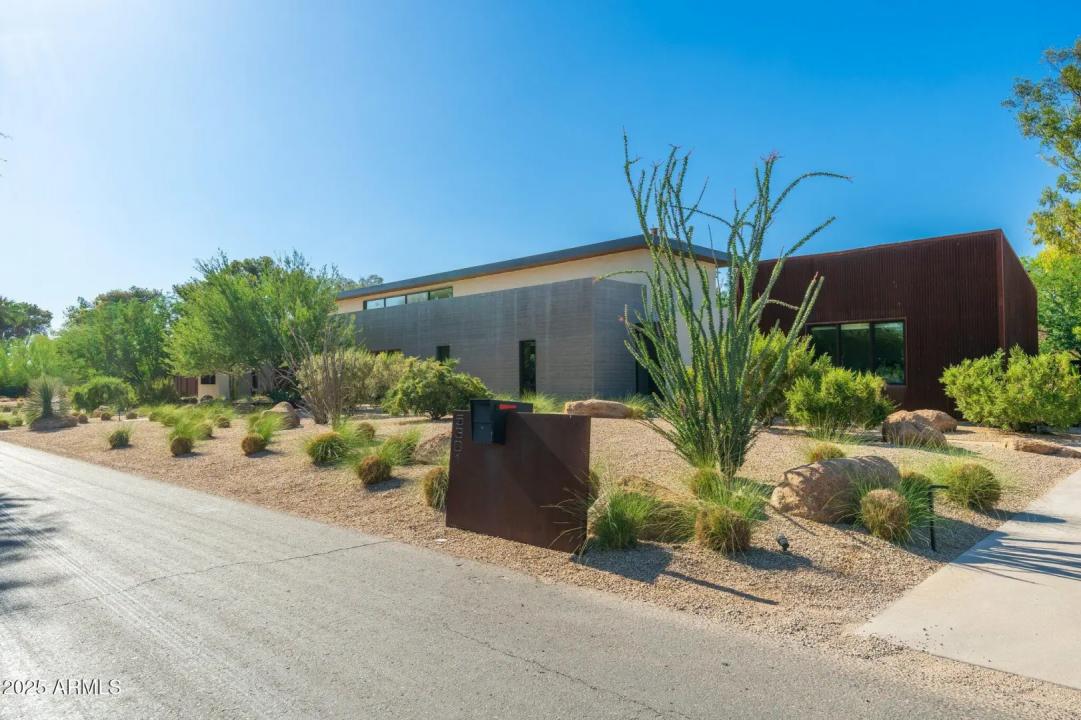 Real Estate Picture 8