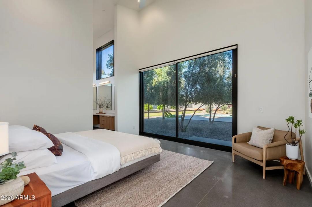 Real Estate Picture 12