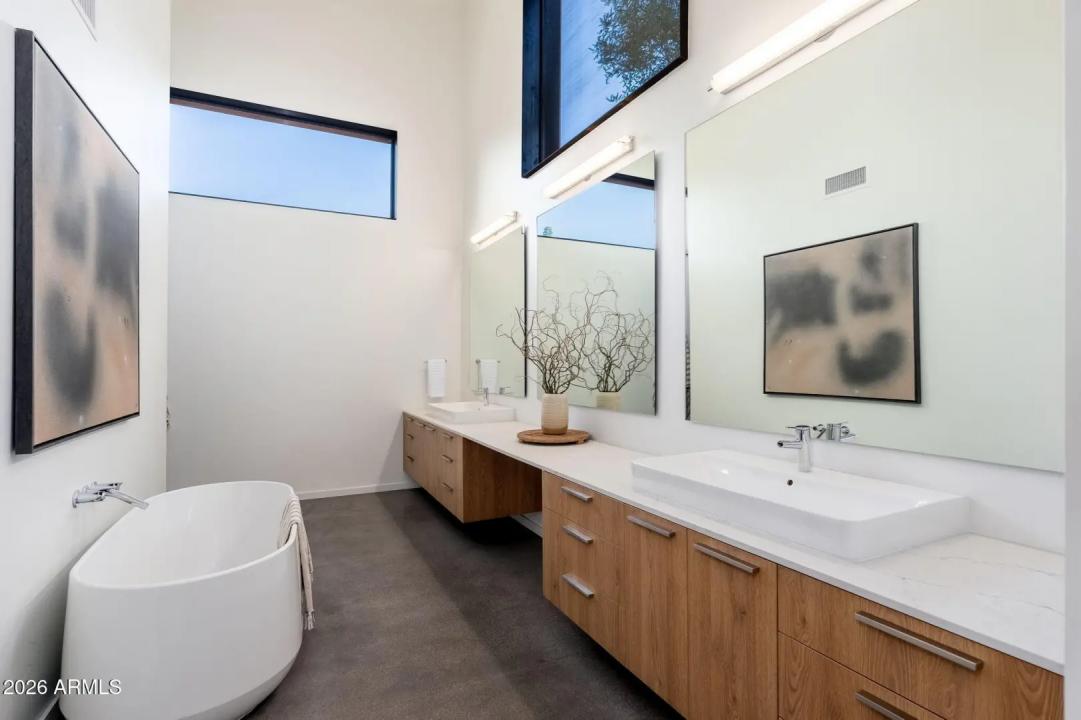 Real Estate Picture 14