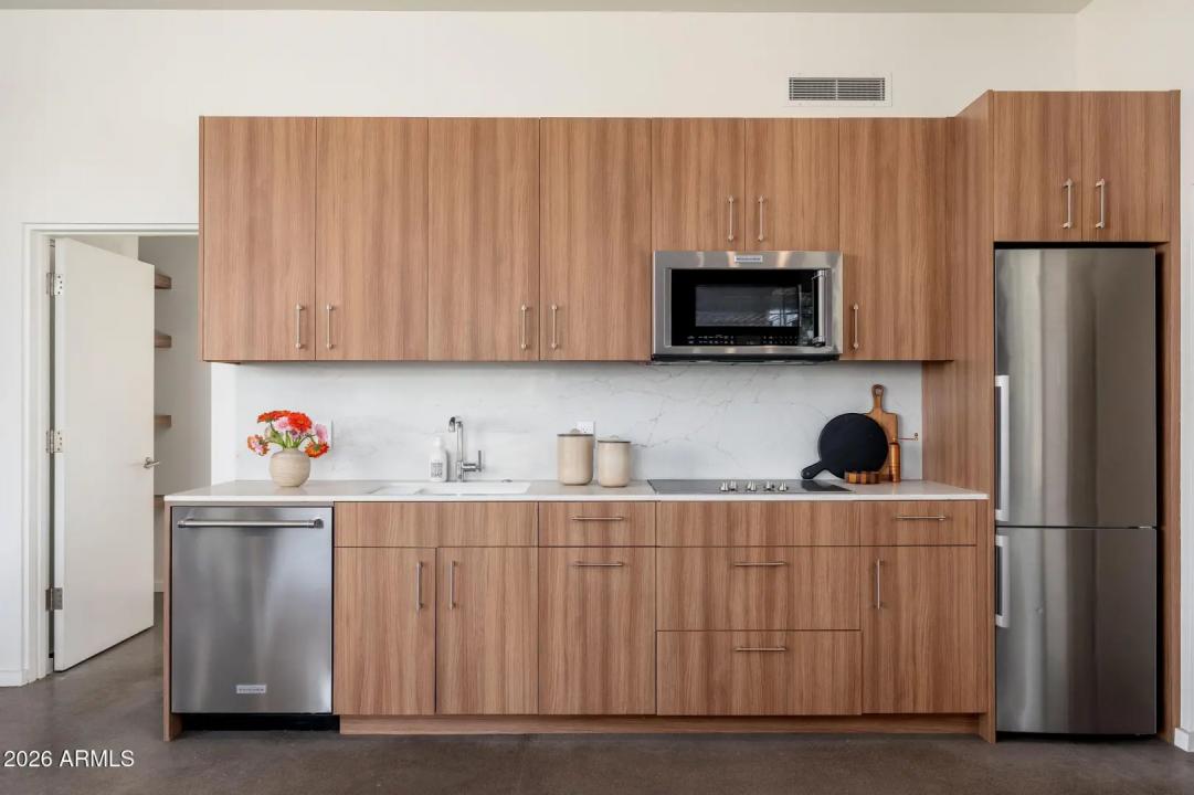 Real Estate Picture 24