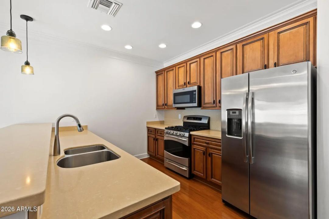 Real Estate Picture 14