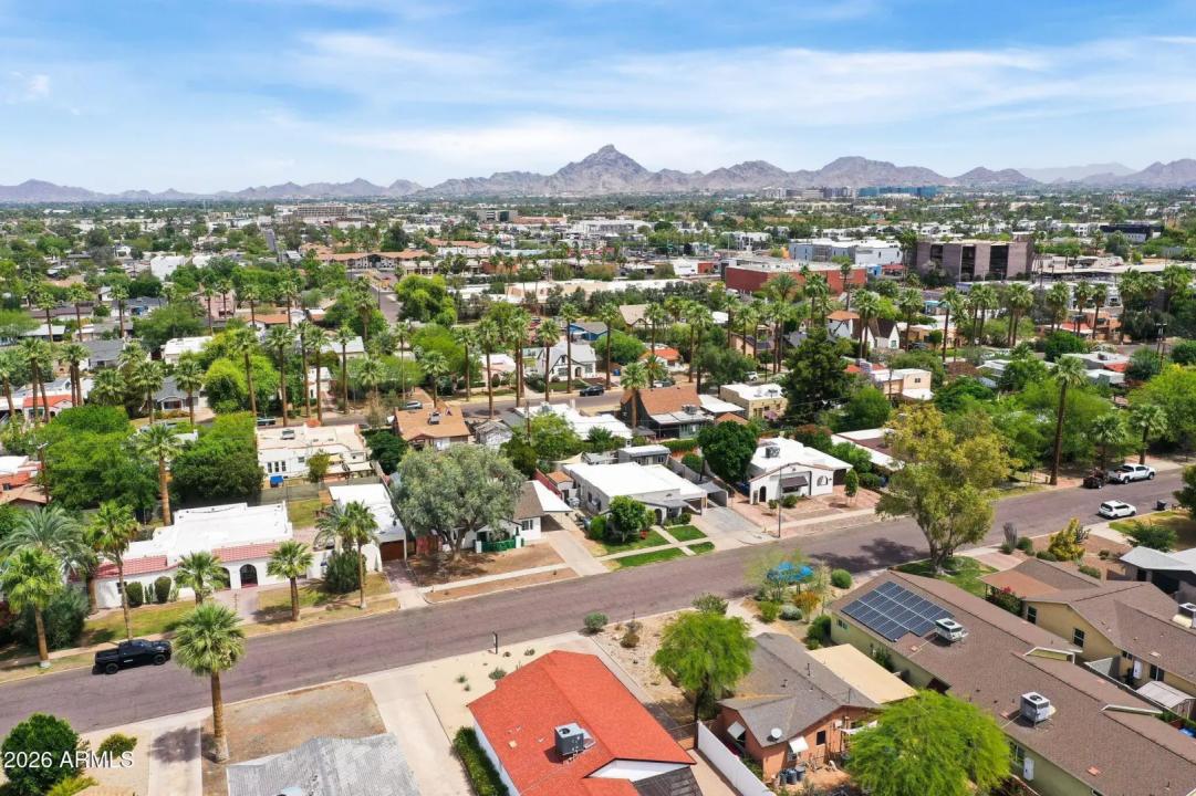 Real Estate Picture 3