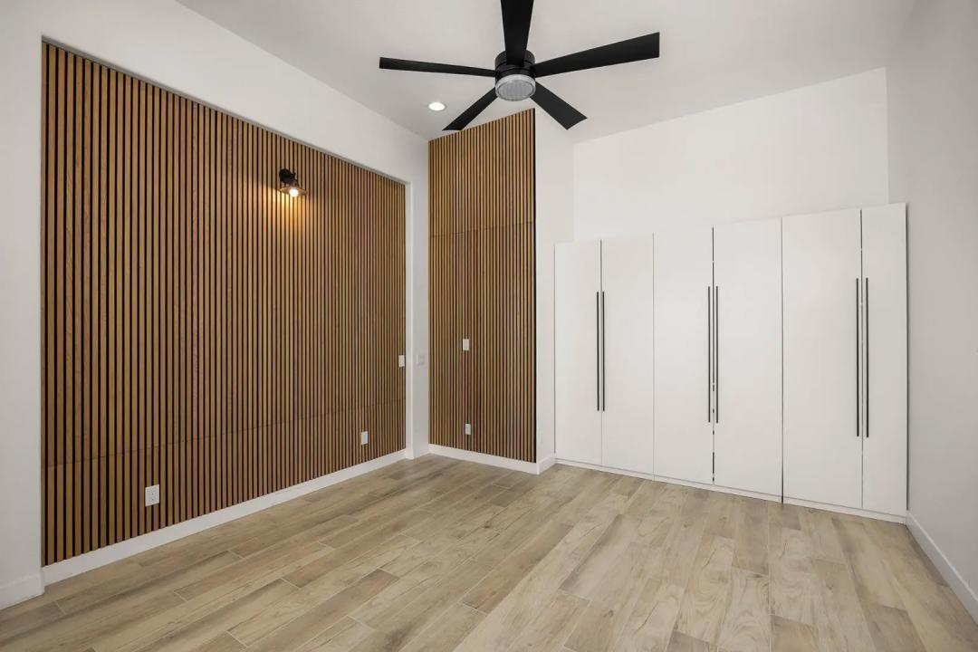 Real Estate Picture 8