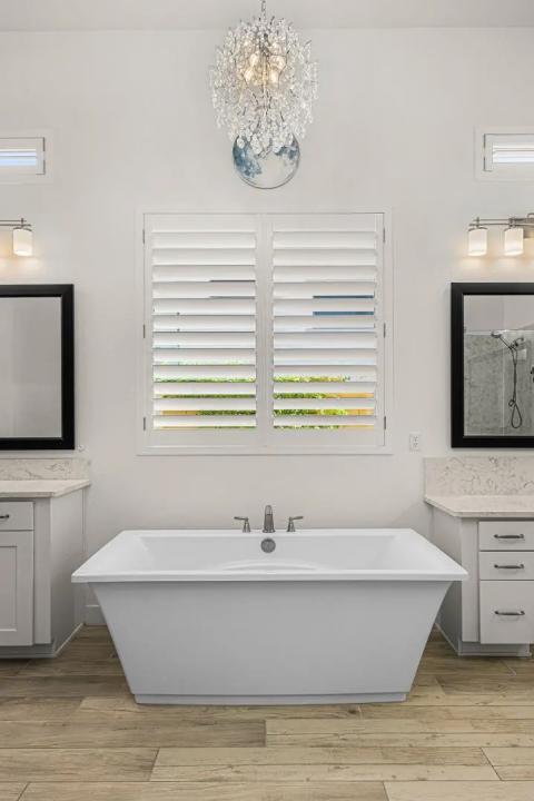 Real Estate Picture 11