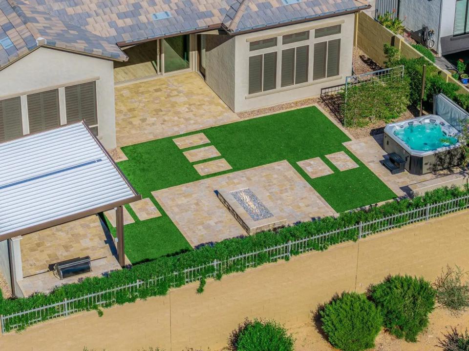 Real Estate Picture 24