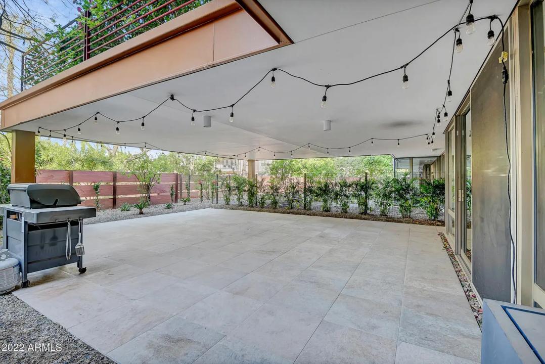 Real Estate Picture 3