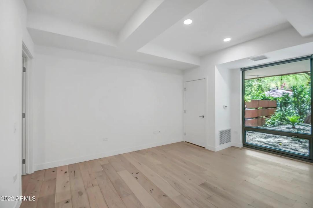 Real Estate Picture 15