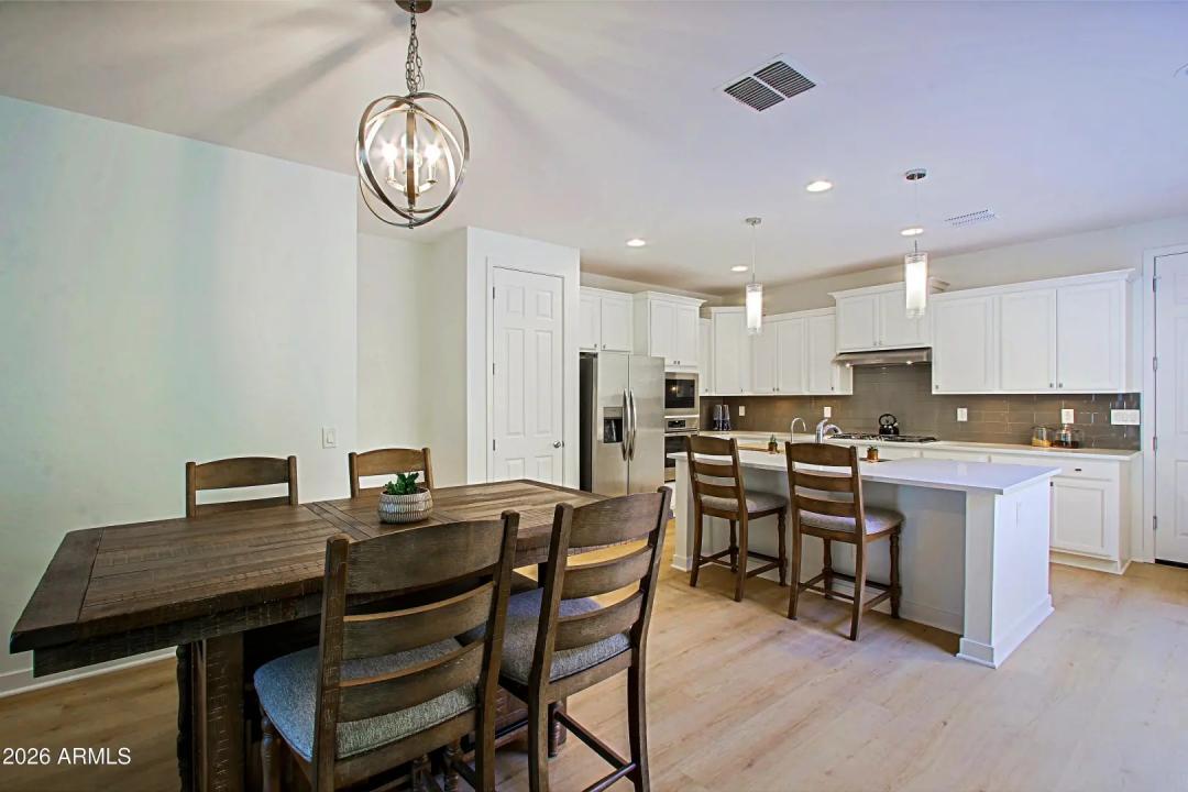 Real Estate Picture 4