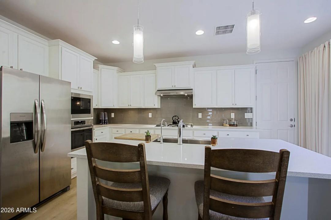 Real Estate Picture 8