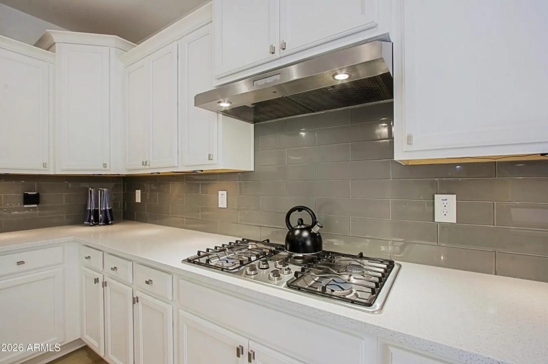 Real Estate Picture 3