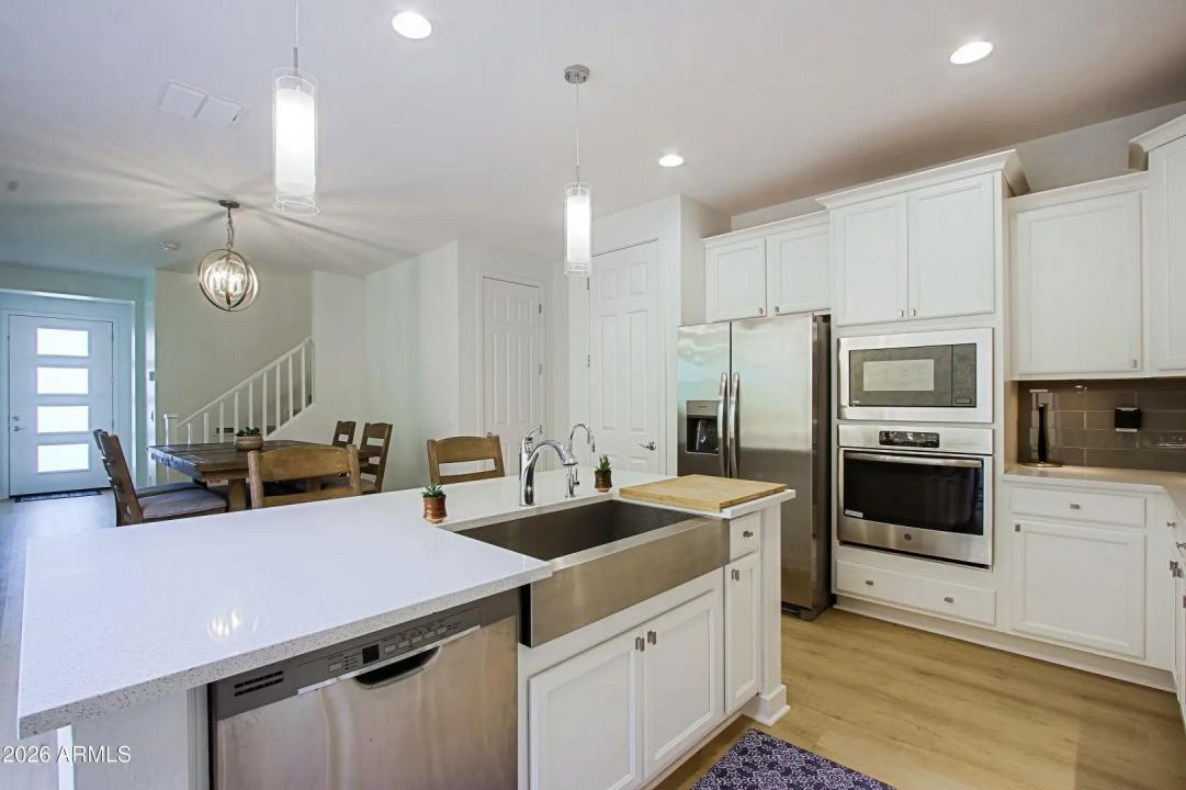 Real Estate Picture 5