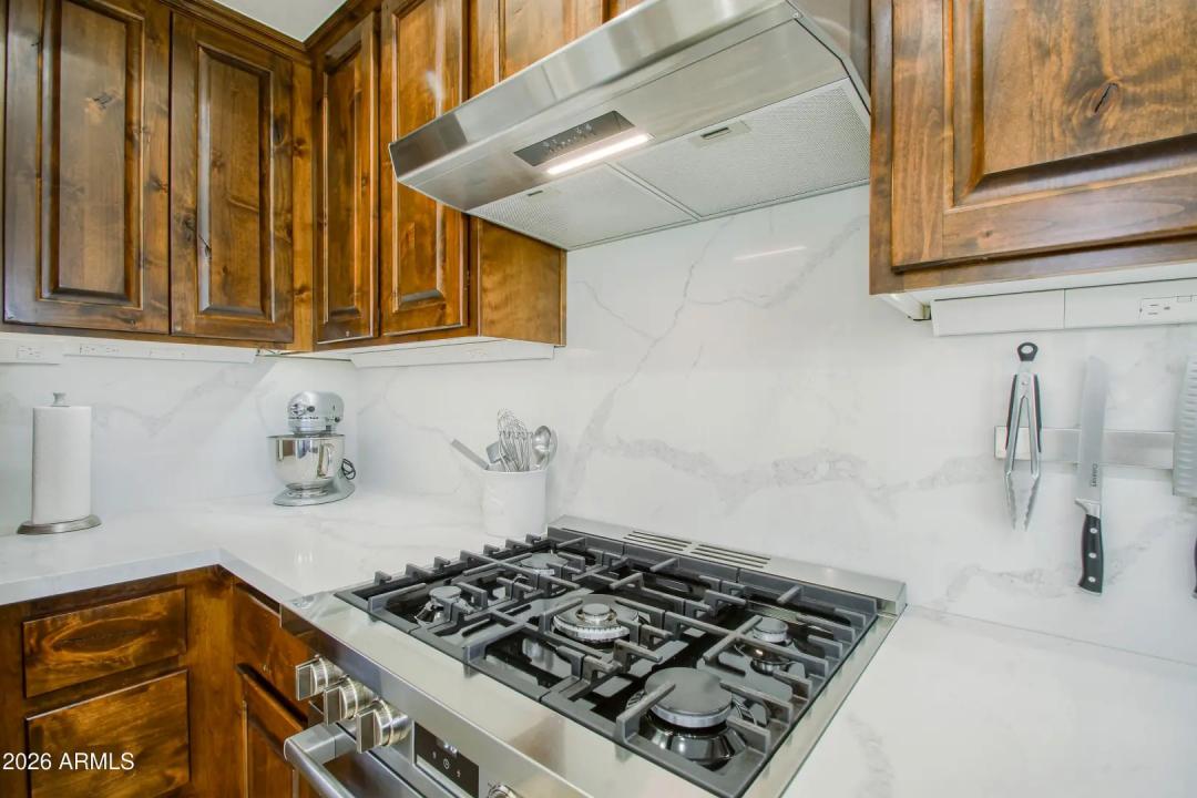 Real Estate Picture 9