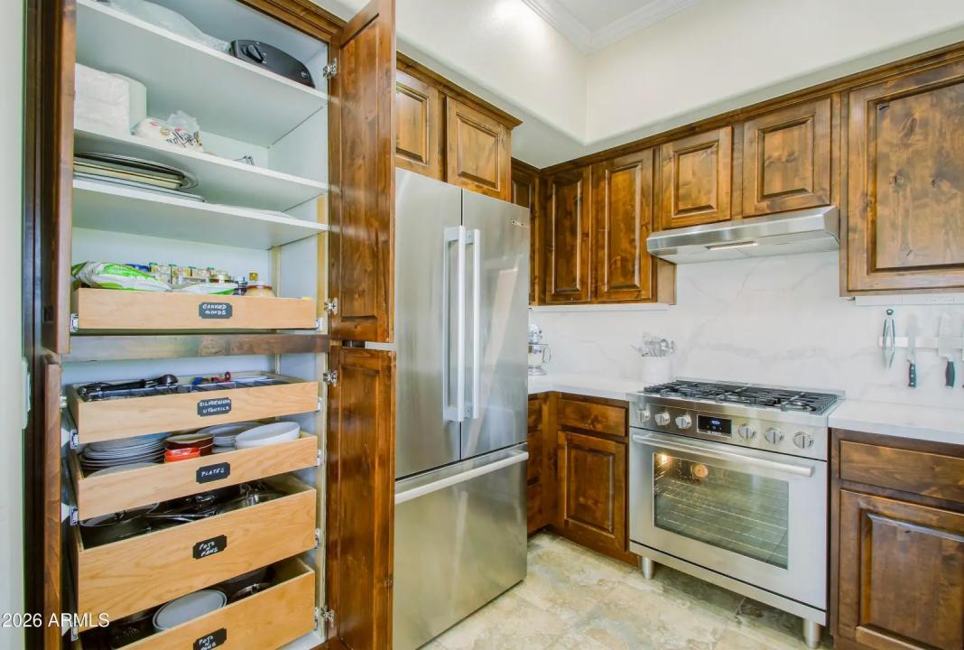 Real Estate Picture 11