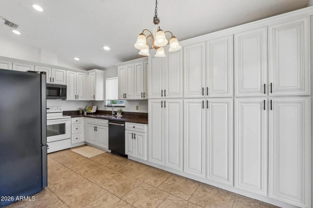 Real Estate Picture 11