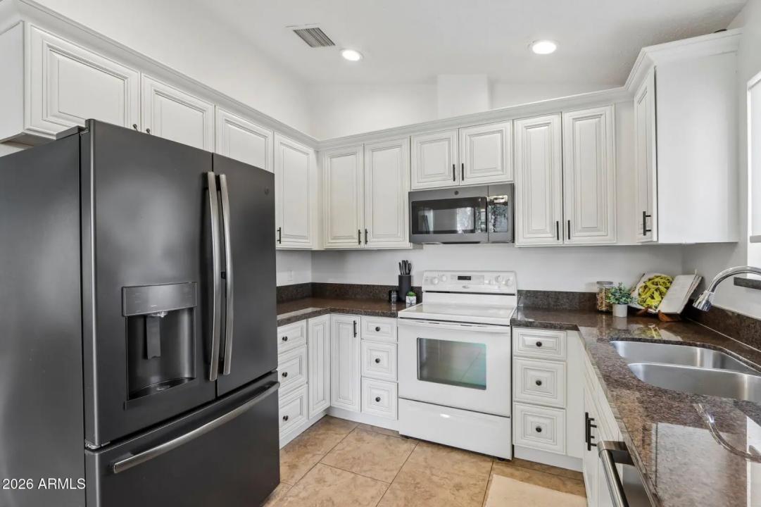 Real Estate Picture 9