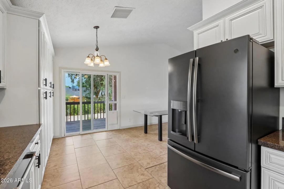 Real Estate Picture 12
