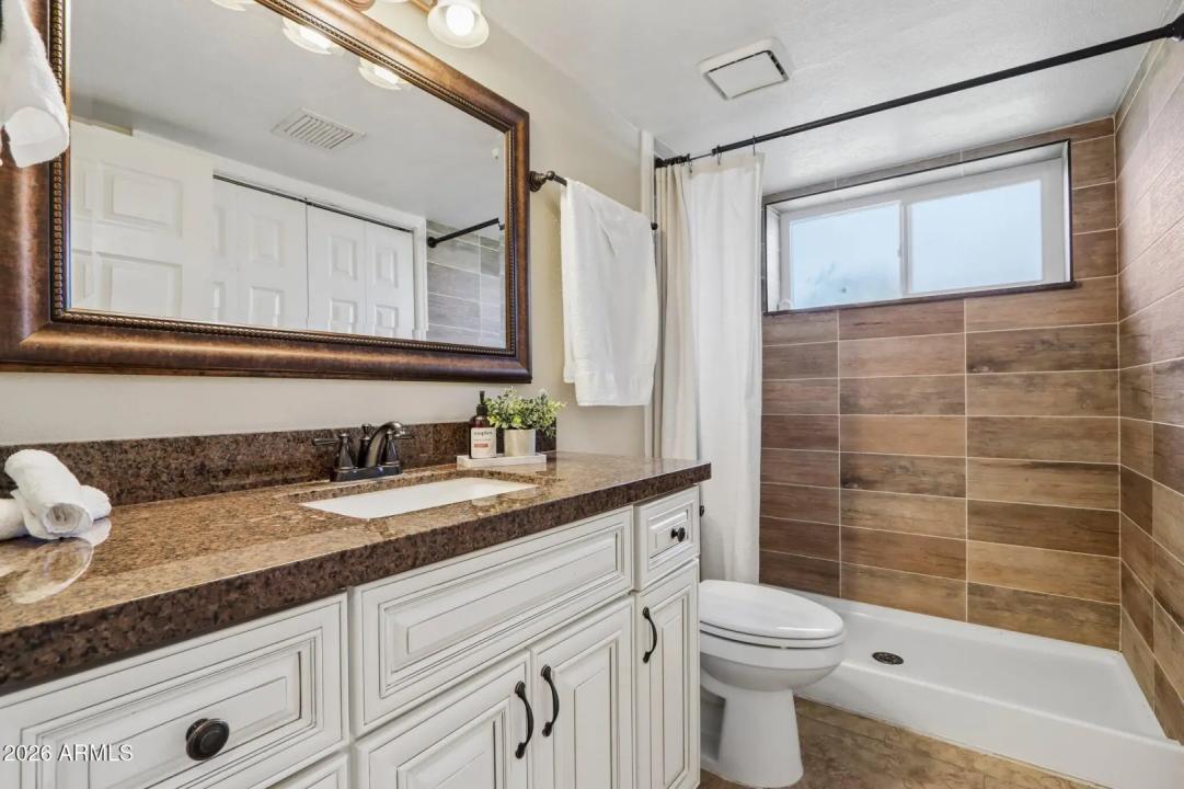 Real Estate Picture 25