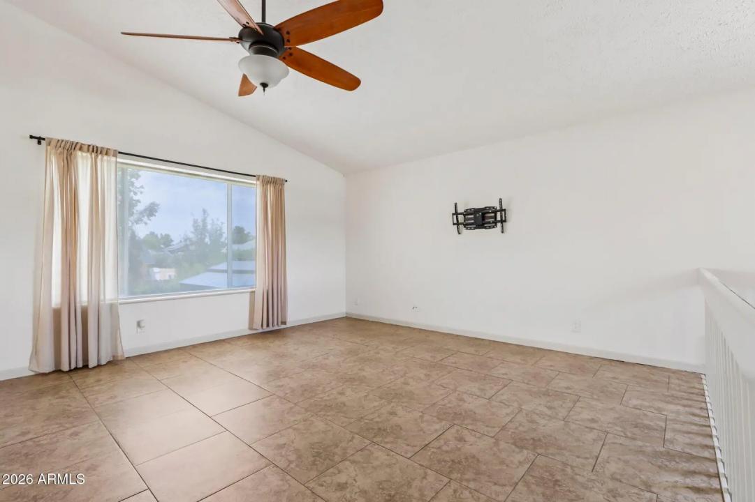 Real Estate Picture 7