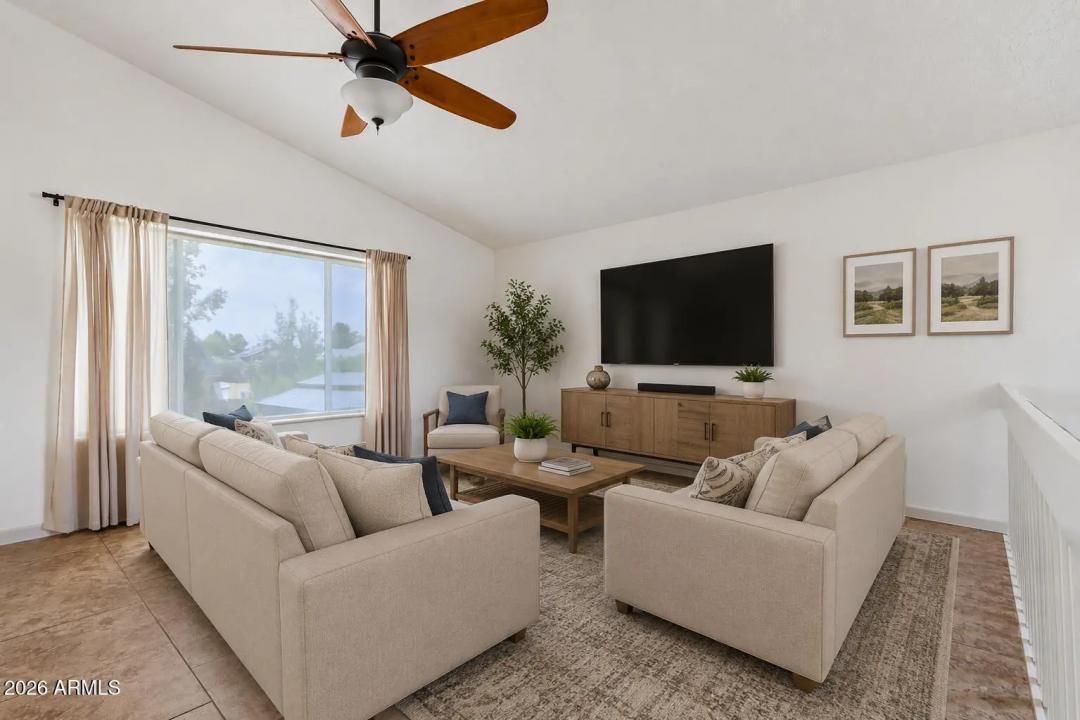 Real Estate Picture 4