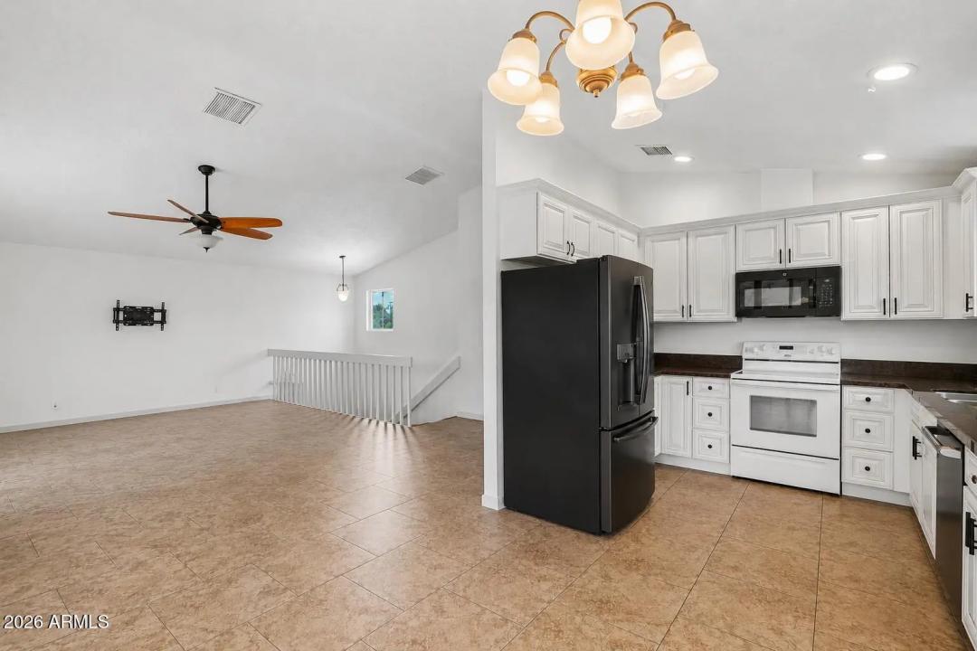 Real Estate Picture 8