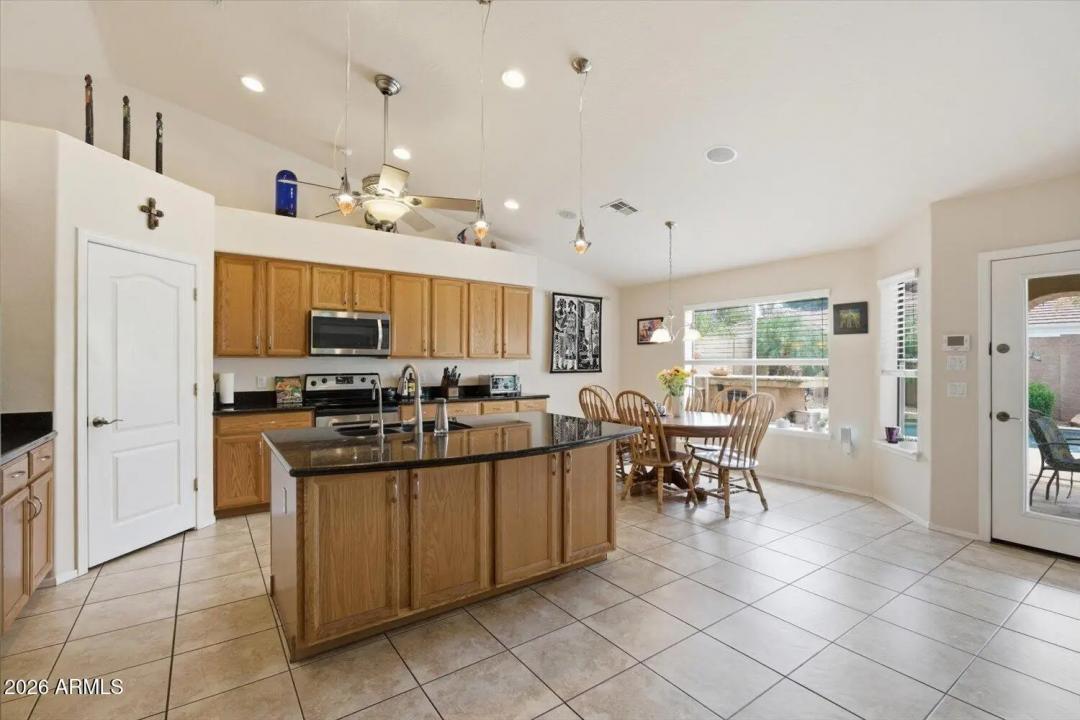 Real Estate Picture 8