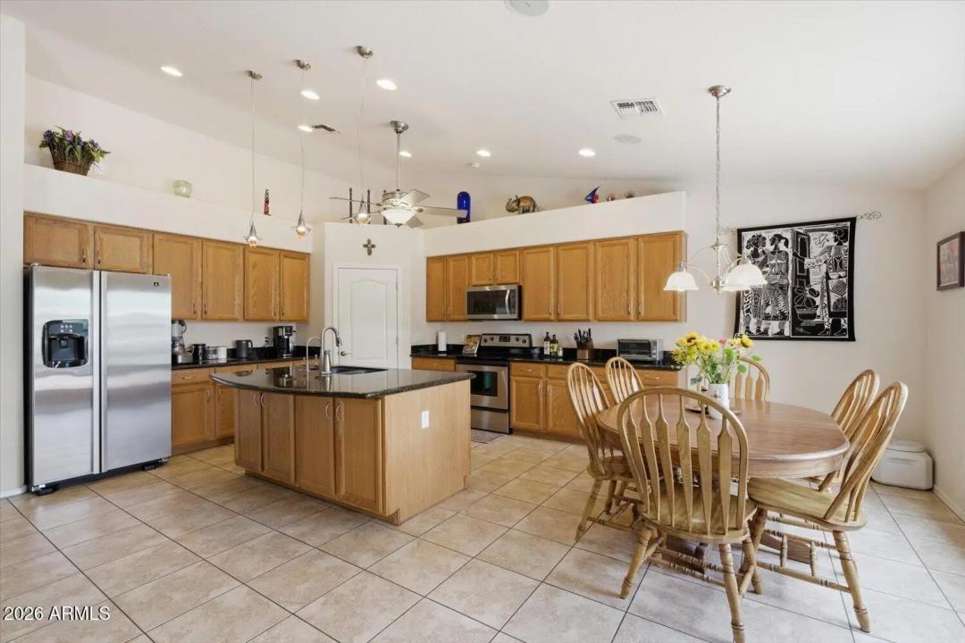 Real Estate Picture 9