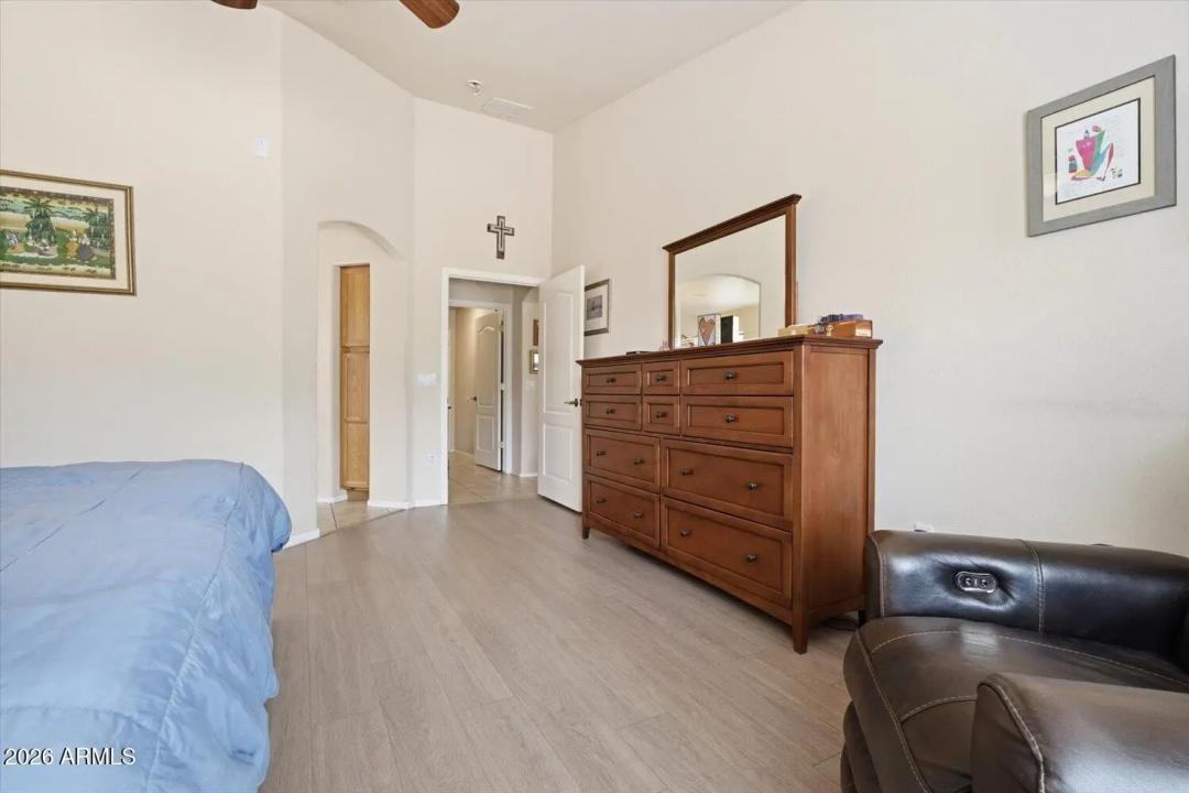 Real Estate Picture 14