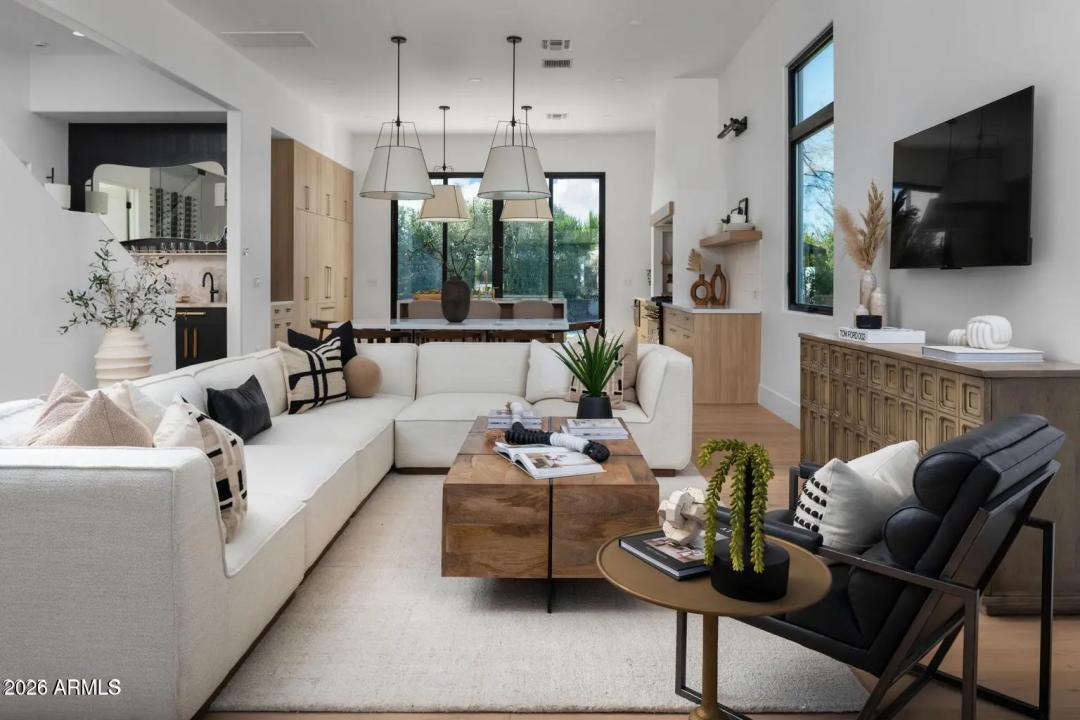 Real Estate Picture 4