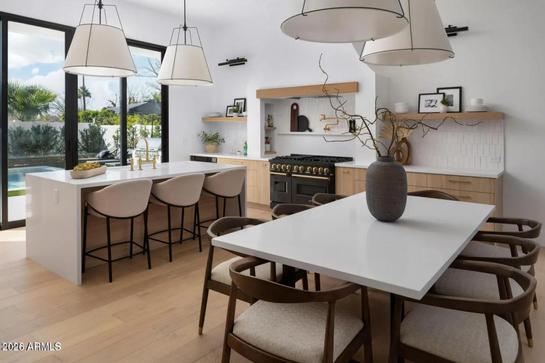 Real Estate Picture 7