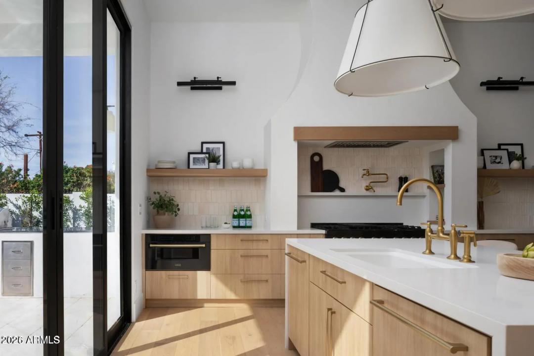 Real Estate Picture 10